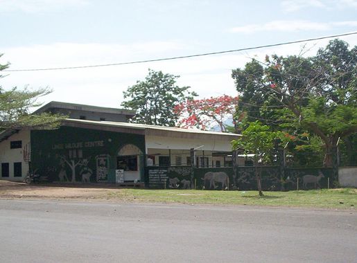 Fichier:Limbe Wildlife Centre exterior.JPG — Wikipédia