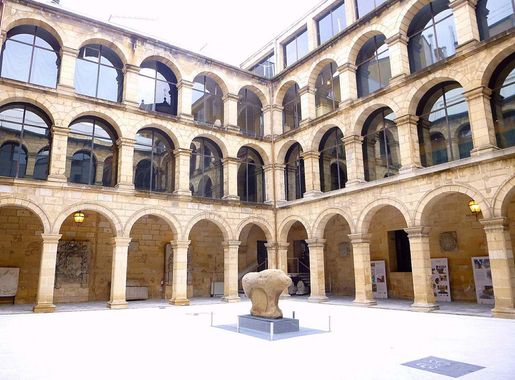 File:Bilbao - Museo Arqueológico, Etnográfico e Histórico Vasco (Claustro  de los Santos Juanes) 1.jpg - Wikimedia Commons