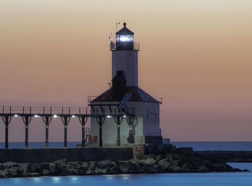 File:Michigan City Lighthouse.jpg - Wikimedia Commons