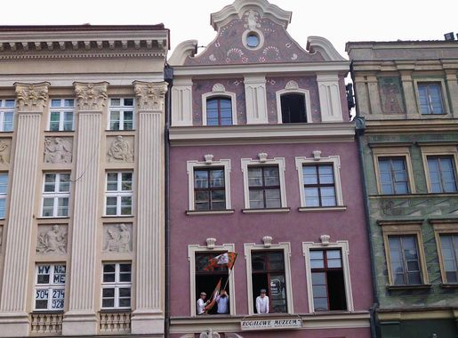 File:Rogalowe Muzeum Poznania - marzec 2015 (1).JPG - Wikimedia Commons