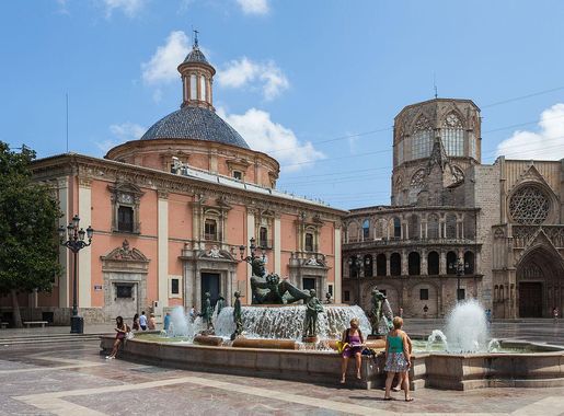 File:Plaza de la Virgen, Valencia, España, 2014-06-30, DD 163.JPG -  Wikimedia Commons