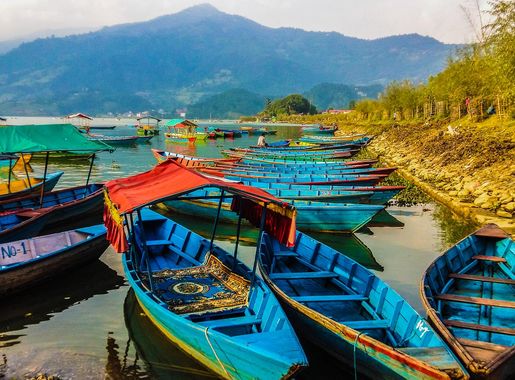 File:Boats in Fewa Lake, Pokhara.jpg - Wikimedia Commons