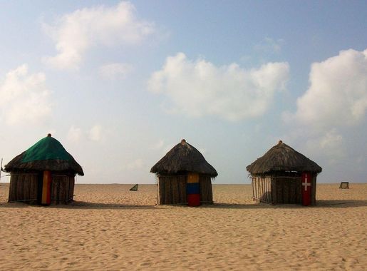 File:Huts on a beach, Ada.JPG - Wikimedia Commons