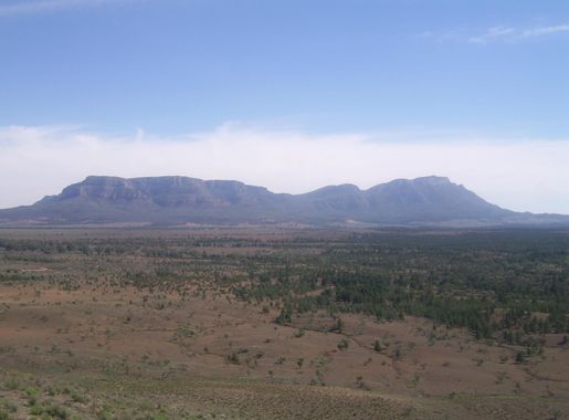 File:Wilpena Pound, South Australia, viewed from East.JPG - Wikimedia  Commons