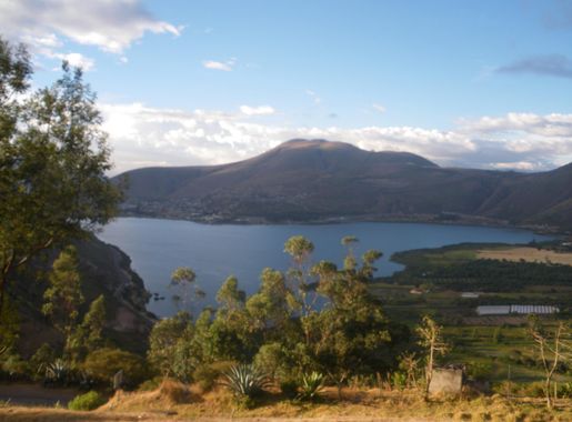 Archivo:Yahuarcocha2.JPG - Wikipedia, la enciclopedia libre