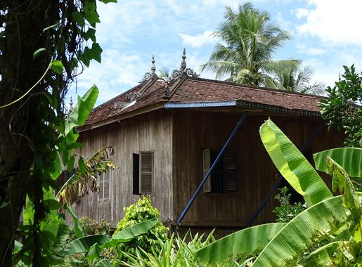 File:Architectural Detail - Koh Trong Island - Mekong River - Kratie -  Cambodia - 02 (48378633856).jpg - Wikimedia Commons