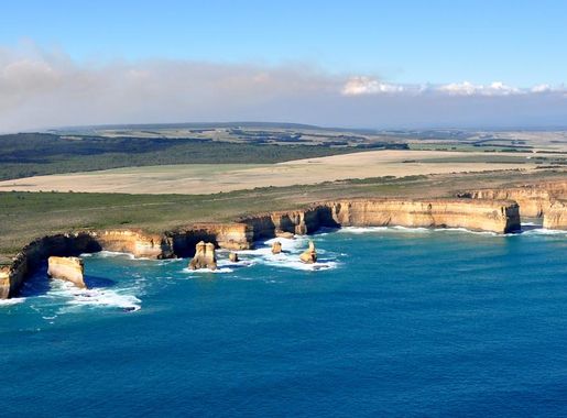 File:Twelve Apostles -Australia -aerial view-25March2009.jpg - Wikimedia  Commons