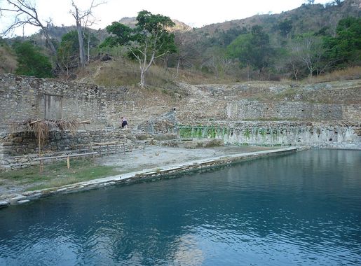 File:Marobo hot springs, Bobonaro, Timor-Leste B.JPG - Wikimedia Commons