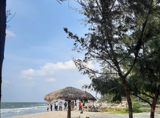 File:Casuarina Beach 1.jpg - Wikimedia Commons