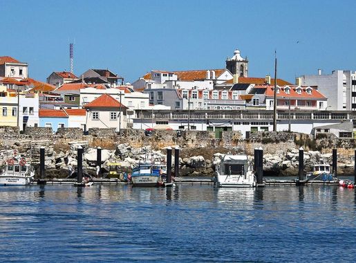 File:Peniche - Portugal (8684389308) (cropped).jpg - Wikimedia Commons