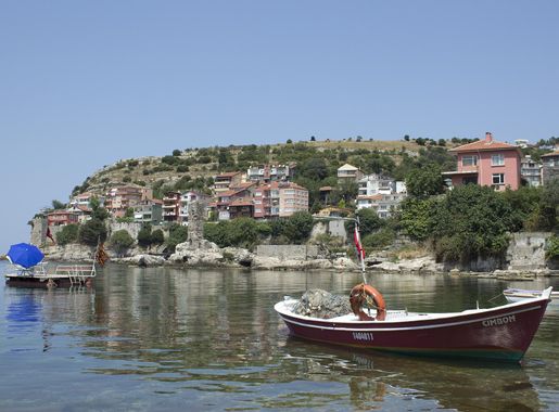 File:Houses in Amasra.JPG - Wikimedia Commons