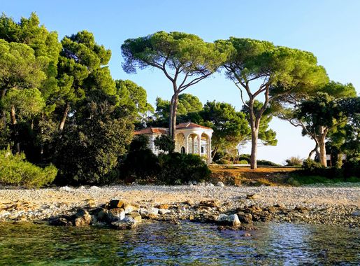 File:Zlatni rt, Rovinj.jpg - Wikimedia Commons