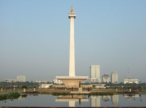 Berkas:Monas view from Gambir Bus Terminal.JPG - Wikipedia bahasa  Indonesia, ensiklopedia bebas