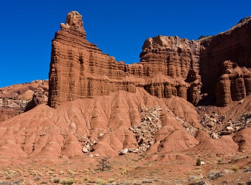 File:Chimney Rock of Capitol Reef National Park.jpg - Wikimedia Commons