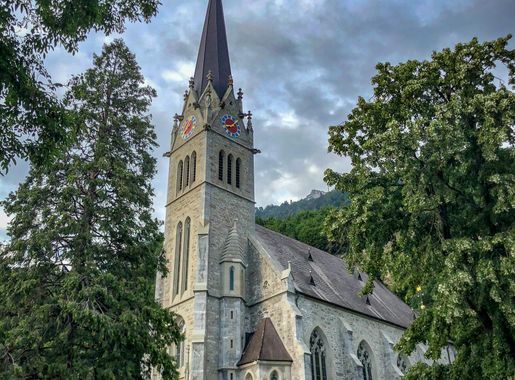 File:Vaduz Cathedral.jpg - Wikimedia Commons