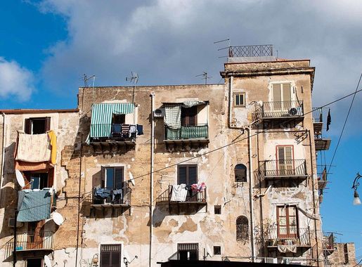 File:Building in the Ballarò market area, Palermo, Sicily, Italy.jpg -  Wikimedia Commons