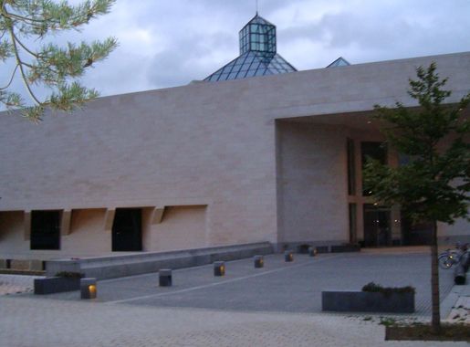 File:MudAM.JPG - Wikimedia Commons