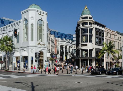 File:Buildings at North Rodeo Drive, Beverly Hills, West view 20110806  1.jpg - Wikimedia Commons