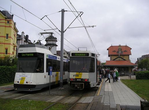 File:Trams in De Haan.JPG - Wikimedia Commons