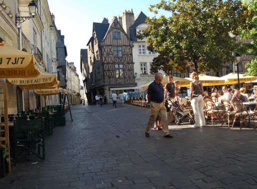 File:OldTown-Tours.JPG - Wikimedia Commons