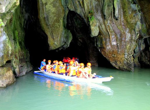 File:Entrance Cave of the Underground River 04.JPG - Wikimedia Commons