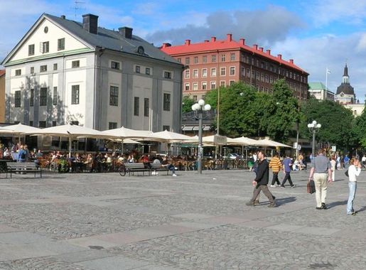 File:Uteliv på Medborgarplatsen Södermalm Stockholm 2005-08-11.jpg -  Wikimedia Commons