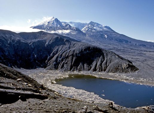 File:Mount St. Helens and Spirit Lake From Windy Ridge Viewpoint - October  1985.jpg - Wikimedia Commons