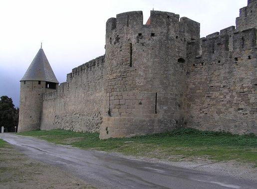 File:Carcassonne, the walls of the medieval city.JPG - Wikimedia Commons