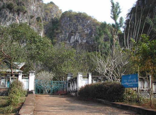 File:Vieng Xai-Mr. Souphanouvong Cave.JPG - Wikimedia Commons