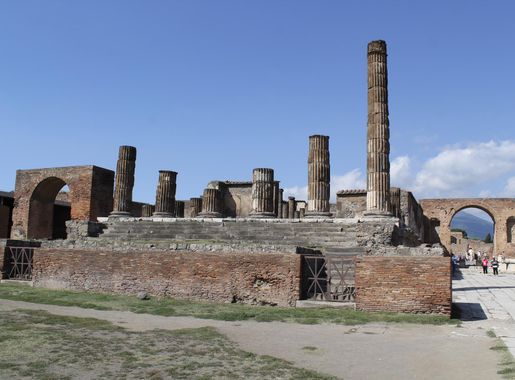 File:Temple of Jupiter (2).jpg - Wikimedia Commons