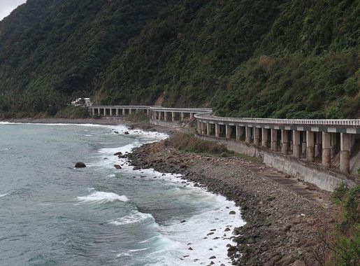 File:Patapat Viaduct coast eastbound (National Road, Pagudpod, Ilocos  Norte; 11-21-2022).jpg - Wikimedia Commons