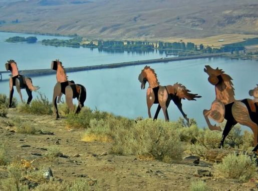 Faịlụ:Wild Horses Monument, aka Grandfather Cuts Loose the Ponies.jpeg -  Wikipedia, Njikotá édémédé nke onyobulạ