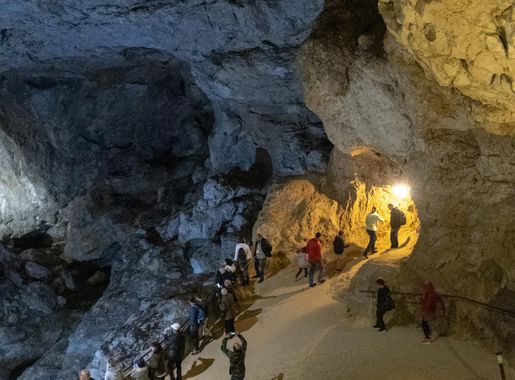 File:Devil's Throat Cave 05.jpg - Wikimedia Commons