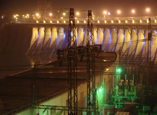 Файл:Hydro-electric Power station 'Dniprohes' in Zaporizhzhia 04.JPG —  Вікіпедія