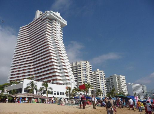 File:Crowne Plaza Hotel in Acapulco, Mexico.jpg - Wikimedia Commons