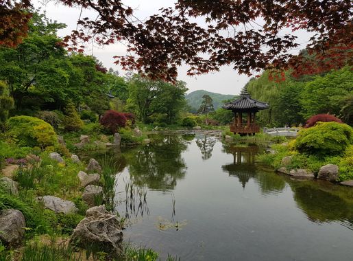 File:Lake in the Garden of Morning Calm.jpg - Wikimedia Commons