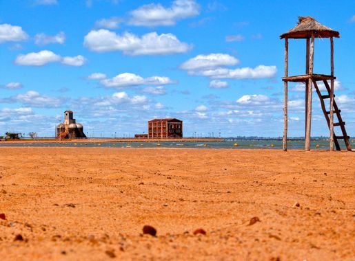 File:Playa San José, Encarnación Paraguay.jpg - Wikimedia Commons