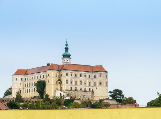 File:Mikulov Castle.jpg - Wikimedia Commons