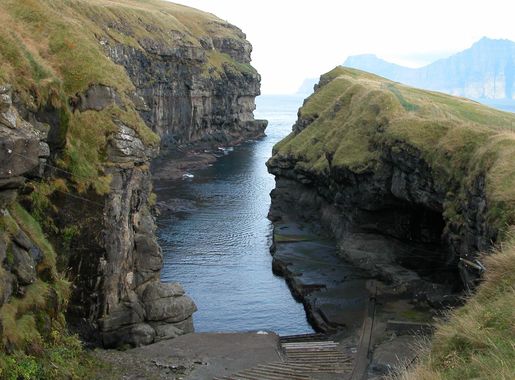 File:Cleft of Gjógv, Faroe Islands.JPG - Wikipedia
