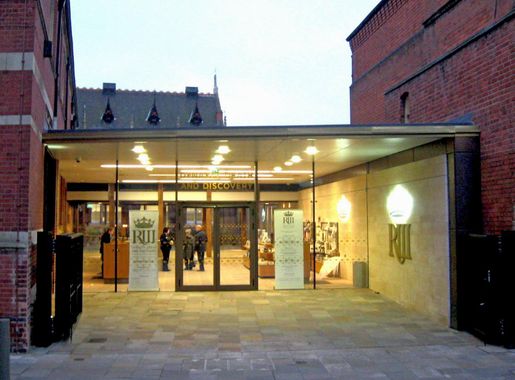 File:Dynasty Death and Discovery, Richard III museum entrance.png -  Wikimedia Commons