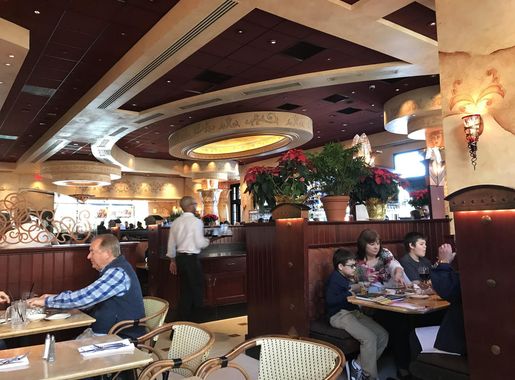 File:The Cheesecake Factory interior, St. Johns Town Center.jpg - Wikimedia  Commons