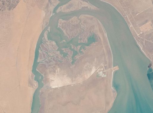 File:ISS067-E-1156 - View of Earth - Bubiyan Island - Persian Gulf - Umm  Kasr (cropped).jpg - Wikimedia Commons