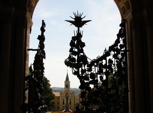 File:Pecs Cathedral Gate.JPG - Wikipedia