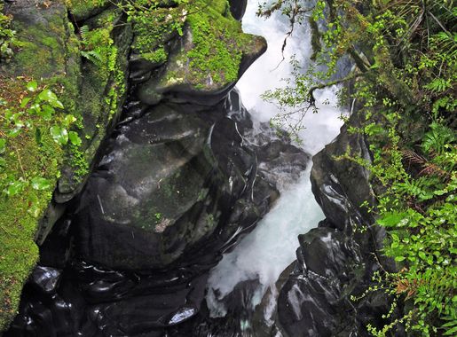 File:The Chasm 1.jpg - Wikimedia Commons