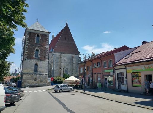 Plik:Market square in Wislica (3).jpg – Wikipedia, wolna encyklopedia