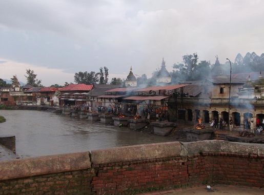 File:Arya ghat (Cremation place for Hindus) in Pashupatinath -  panoramio.jpg - Wikimedia Commons