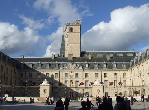 File:Dijon - Palais-des-Ducs.jpg - Wikimedia Commons
