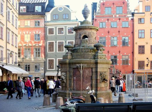 File:Gamla stan Stortorgsbrunnen 2011.jpg - Wikimedia Commons