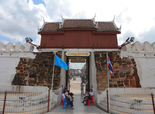 File:ประตูชุมพล.JPG - Wikimedia Commons