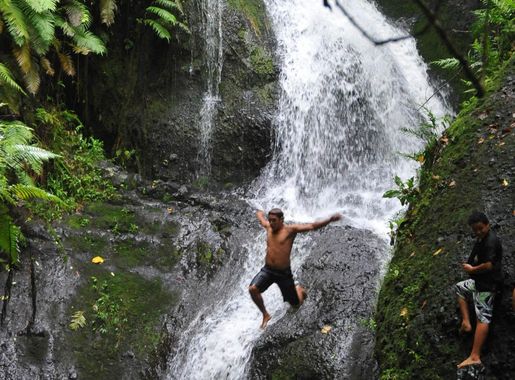 File:WIGMORE FALLS, RAROTONGA, COOK ISLANDS.jpg - Wikimedia Commons